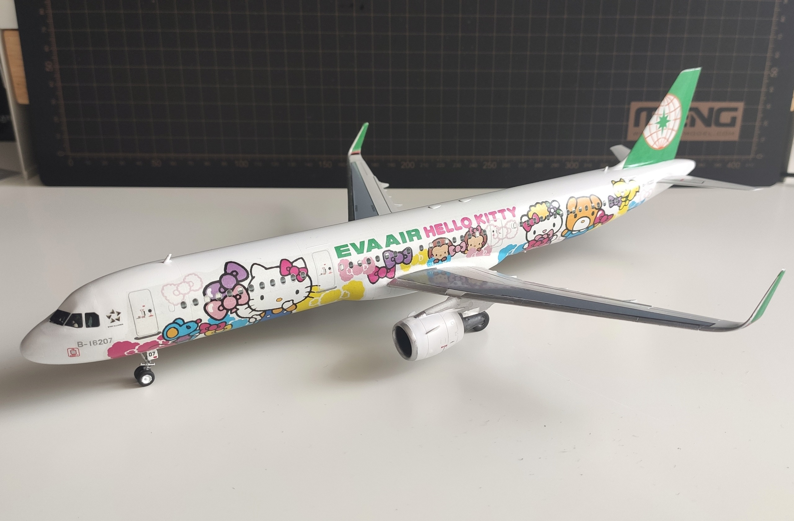 [Zvezda] Airbus A321 Eva Air "Hello Kitty" 1/144 111