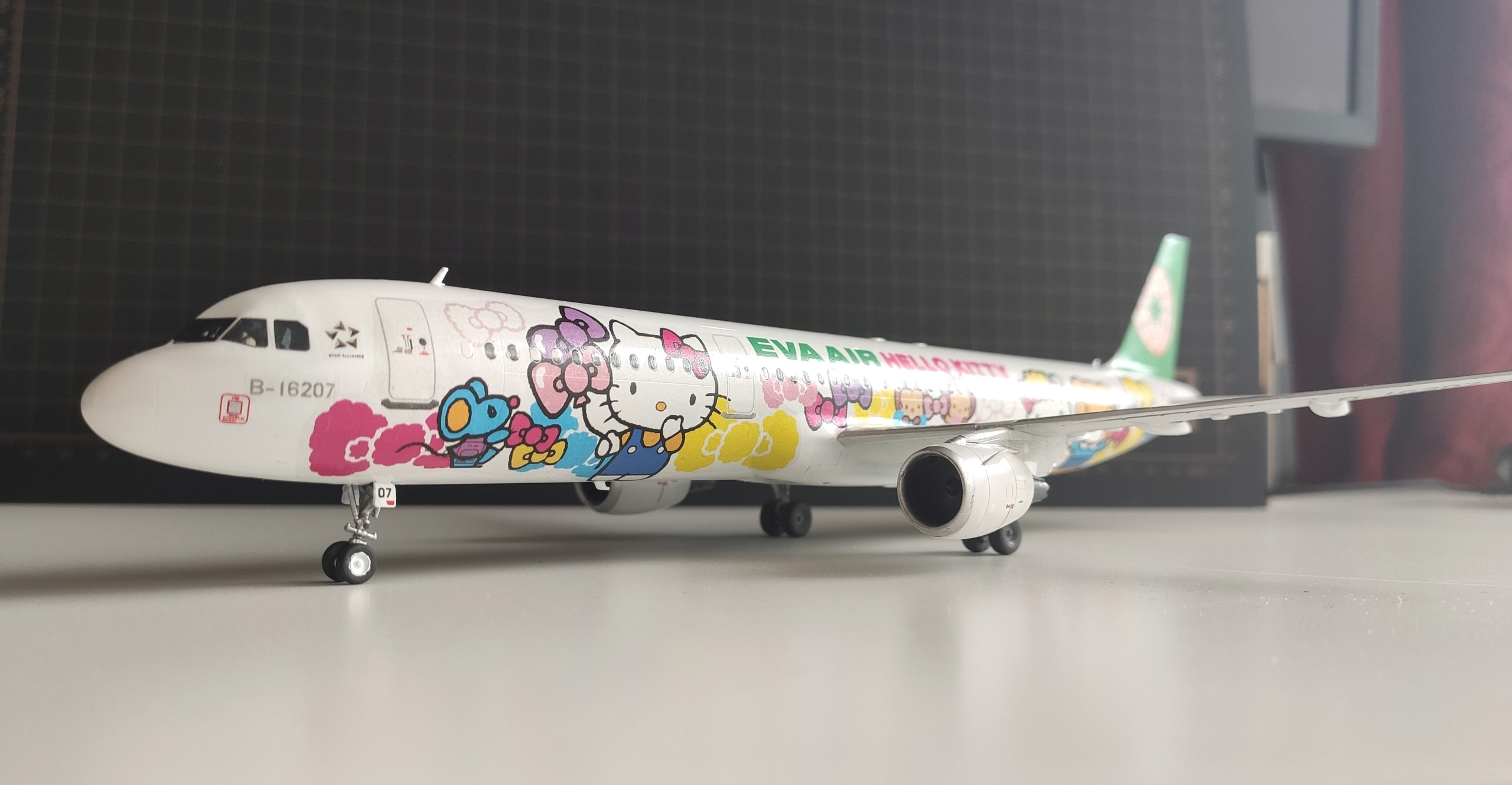 [Zvezda] Airbus A321 Eva Air "Hello Kitty" 1/144 511