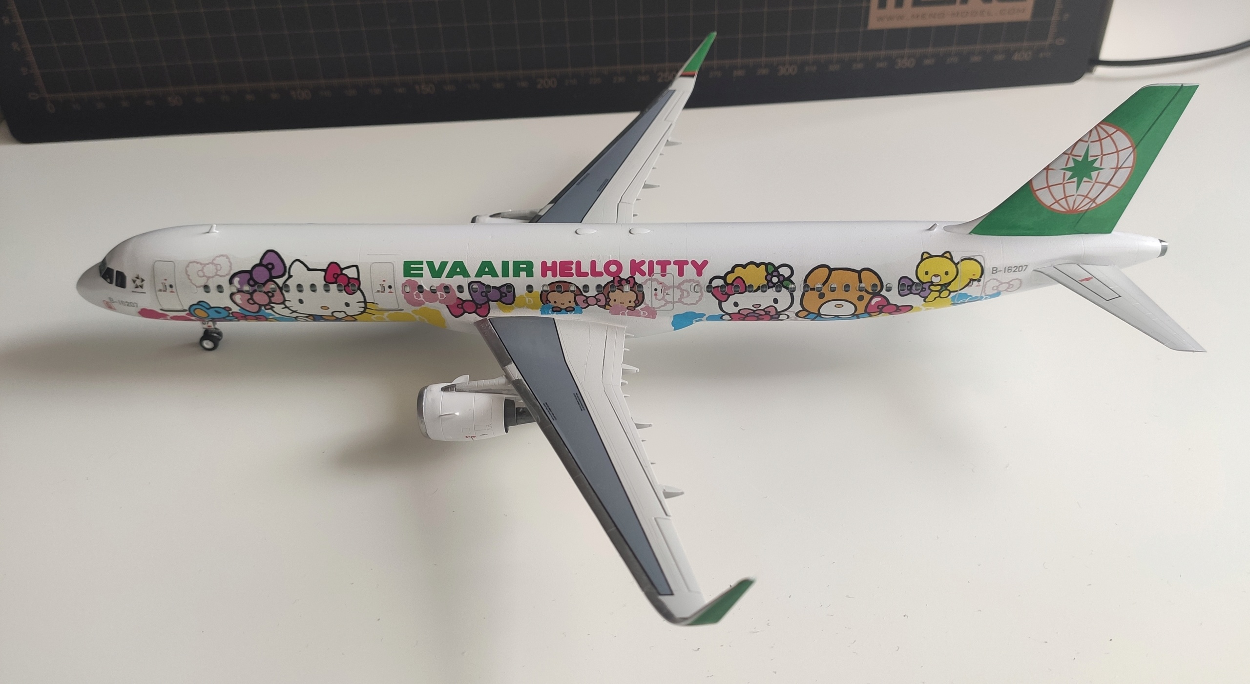 [Zvezda] Airbus A321 Eva Air "Hello Kitty" 1/144 811