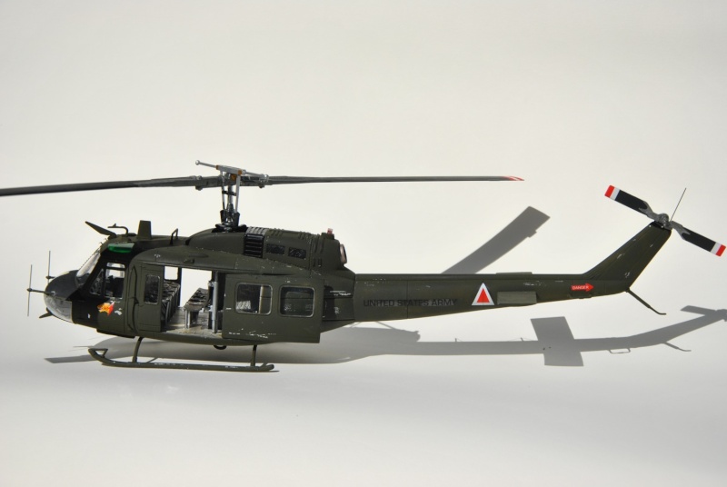BEll UH-1D Dragon 1/35 Dsc_6310