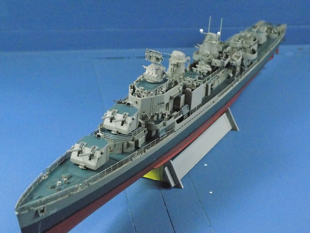 USS Gearing DD-710 1945 Dragon 1/350ème - Page 3 Dscn1564