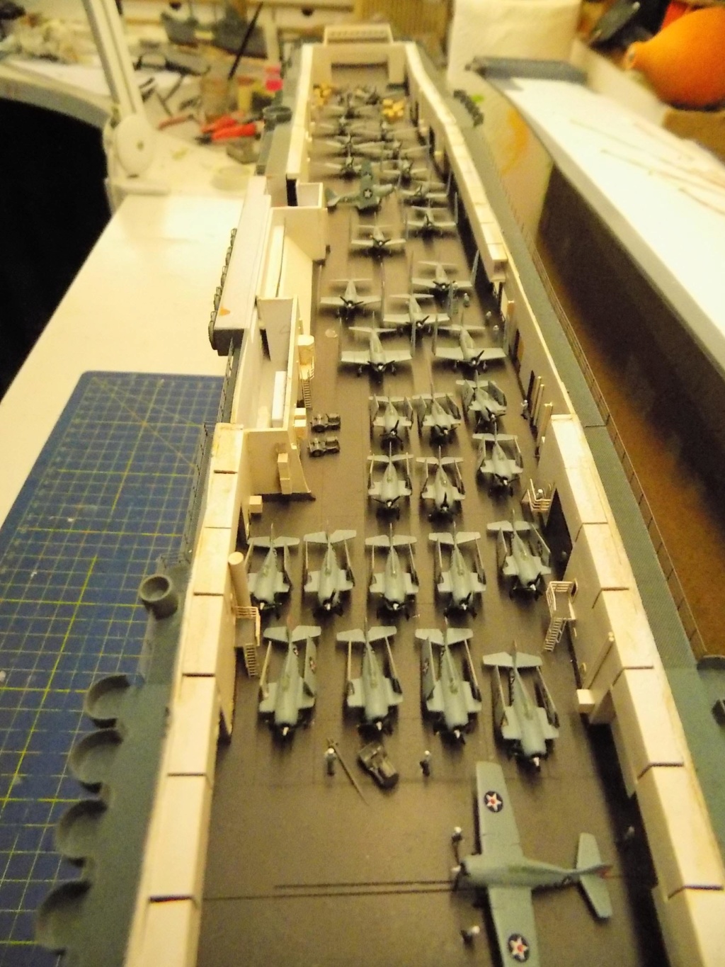 USS Hornet CV-8 "Raid on Tokyo" (Trumpeter 1/350°) par horos - Page 9 Dscn1932