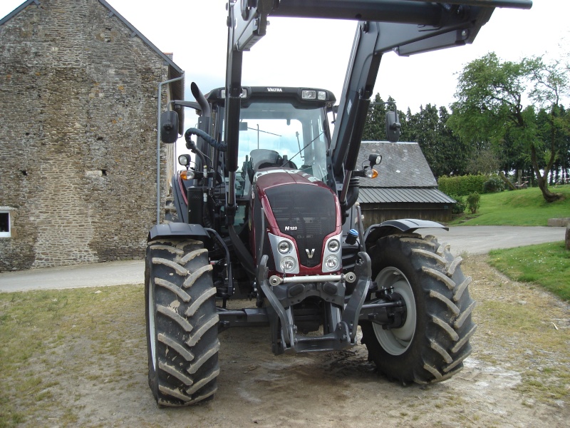 Photos de vos tracteurs - Page 6 Valtra11