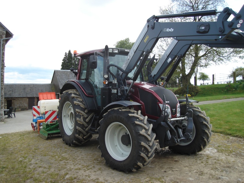 Photos de vos tracteurs - Page 6 Valtra12