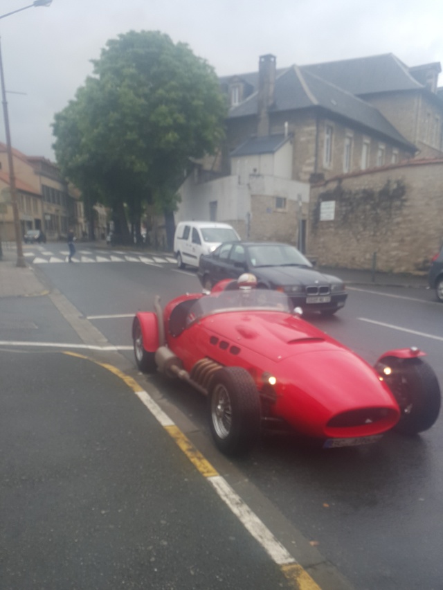 Petite rencontre dans Villefranche de Rouergue. Jag110