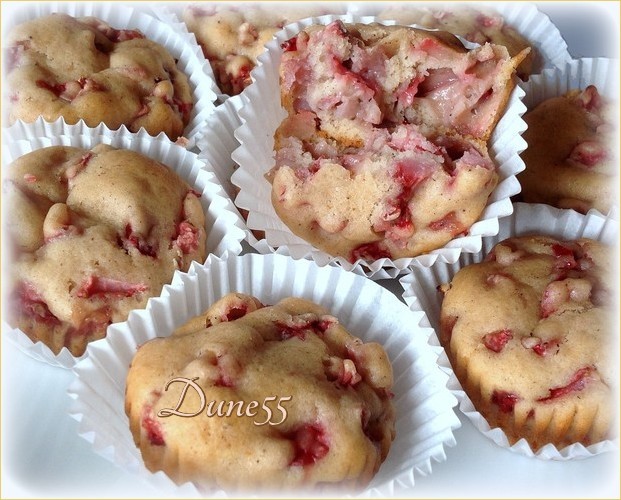 Muffins épicés aux poires et une variante aux fraises Rxiava10