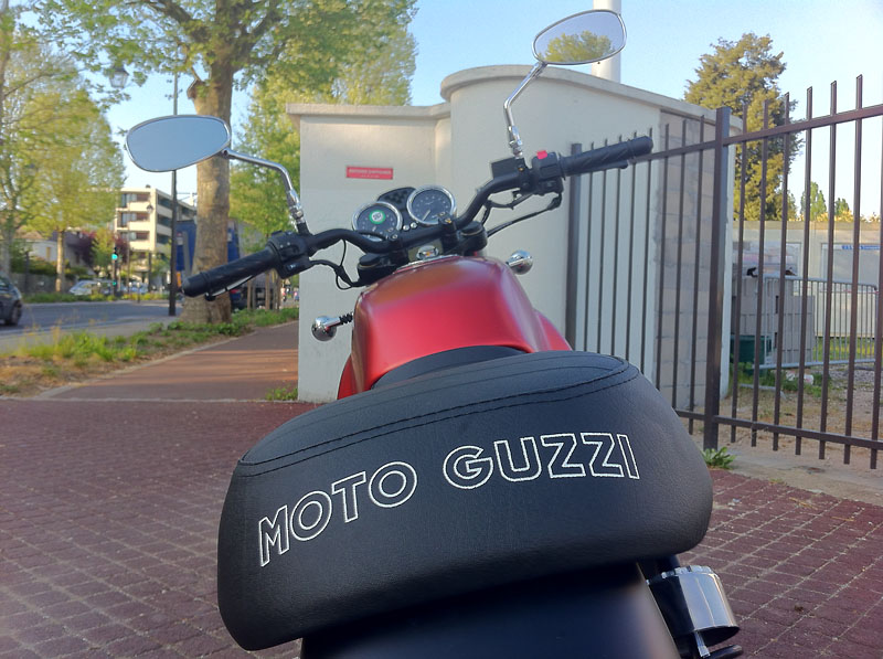 Moto Guzzi V7 II Img_1411