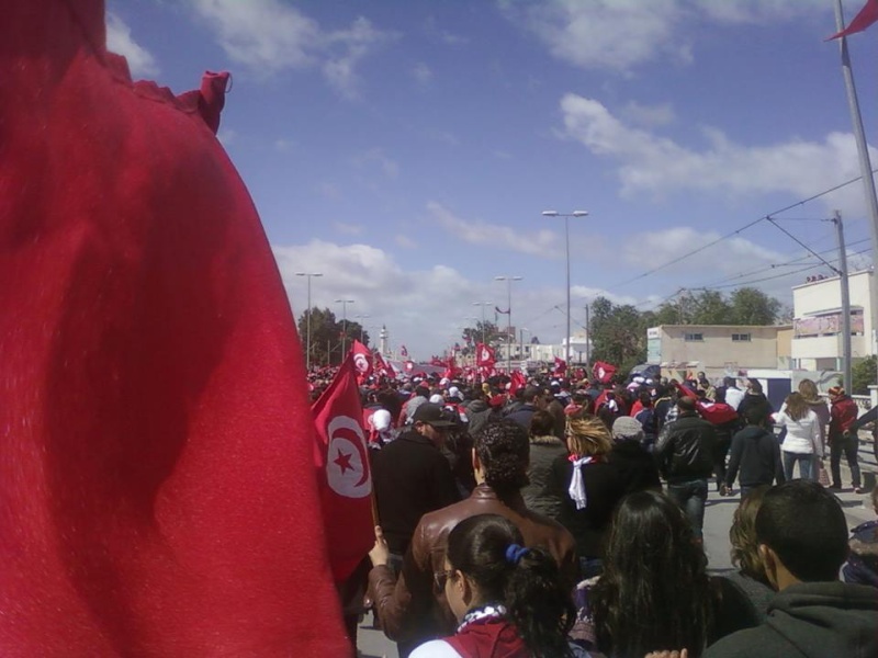 Des dizaines de milliers de manifestants marchent à Tunis contre le terrorisme 29 mars 2015 - Page 2 142
