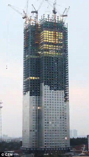 شاهد بالصور شركة صينية تبني ناطحة سحاب في 19 يوماً 56061413