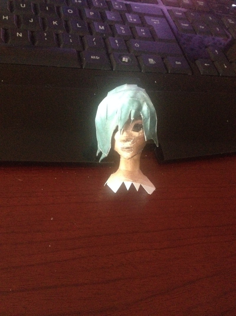 Mon nouveau papercraft n_n Sona de LOL Img_0121