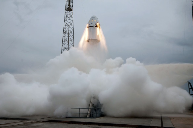 SpaceX - Pad Abort Test du 6 mai 2015 Space_10