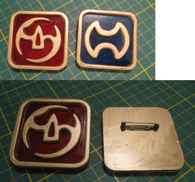 des broches maison pour les conventions geek. 05510