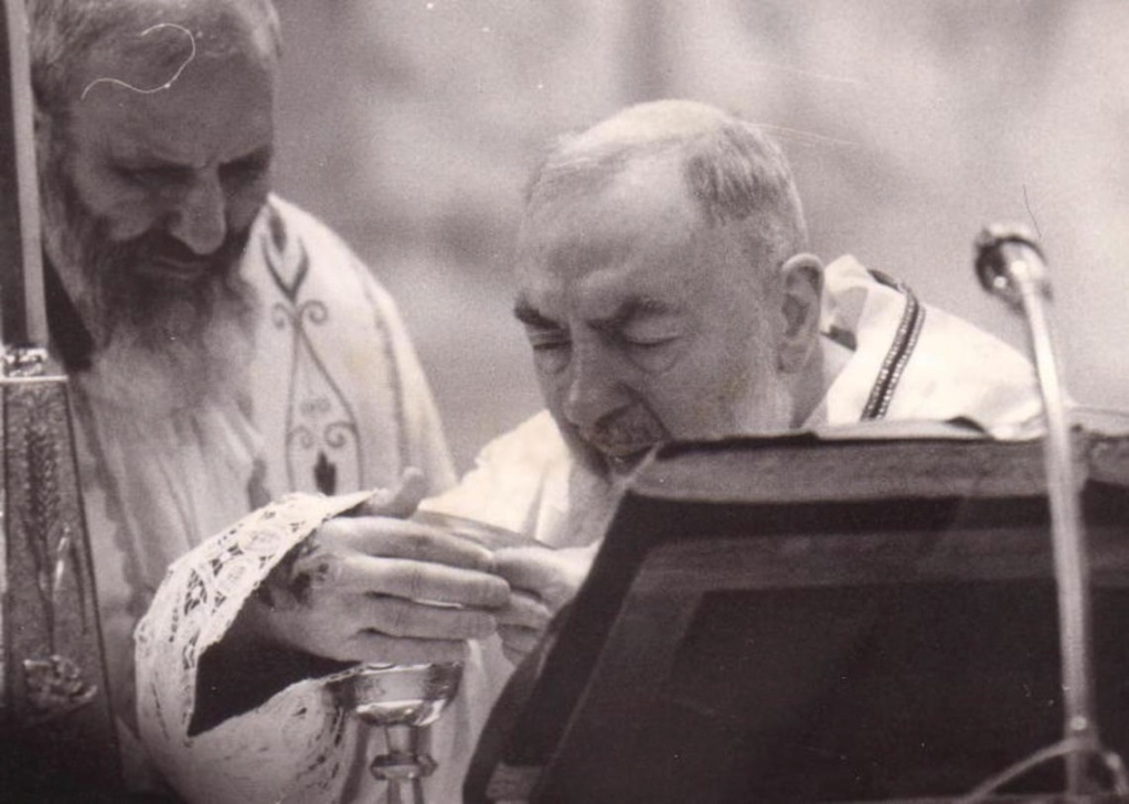 Padre Pio, prêtre et mystique, stigmatisé Pp110
