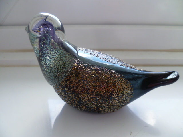 Finland Glass Bird with rough gold finish, small beak but still Ovia-esk  P1110710