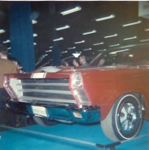 Vintage Car Show pics (50s, 60s and 70s) - Page 9 10411110