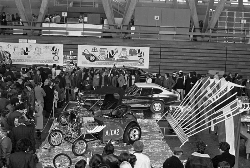Vintage Car Show pics (50s, 60s and 70s) - Page 9 11036910