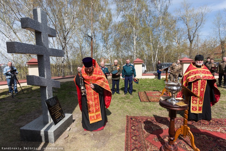 У Воскресенской церкви открыли памятник томским казакам 1101