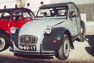 2cv Spéciales Commercialisées par Citroën.  Charle12