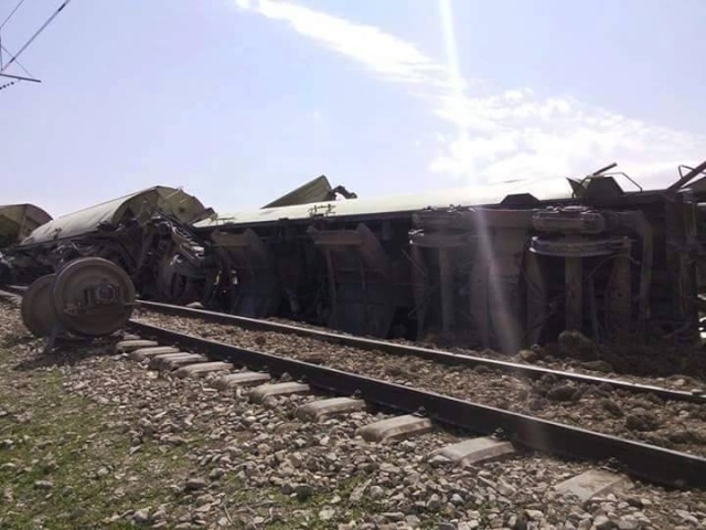 Un très beau déraillement Le samedi 14 mars 2015 à 14 h 20.d'un train marchandise n° 3208 en pleine voie, entre la gare de Morsot et la gare de Laouinette, au PK 86 Ligne Souk-Aahras / Tebessa.Le train composé de 19 wagons 1700 tonnes 11063910