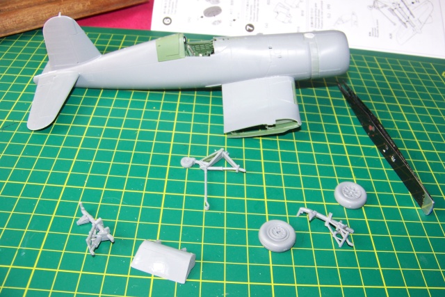 1/48 F4U-1 A Corsair oui mais un All Black ! Tamiya 100_9415