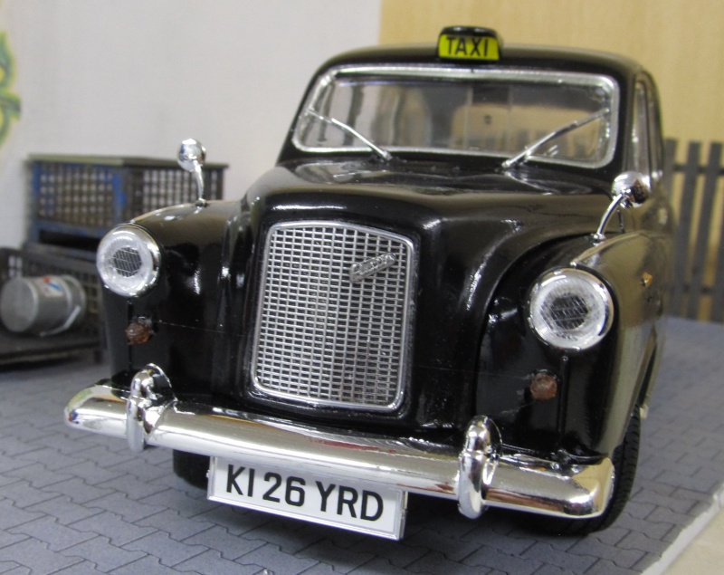 Austin FX4 London Taxi (Revell 1 zu 24) Img_3258