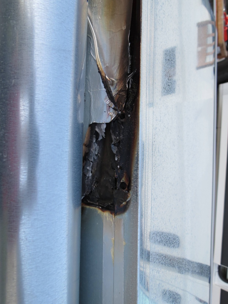 Début Incendie Campérêve Néovan derrière réfrigérateur Dometic : Appel à témoins Img_9211