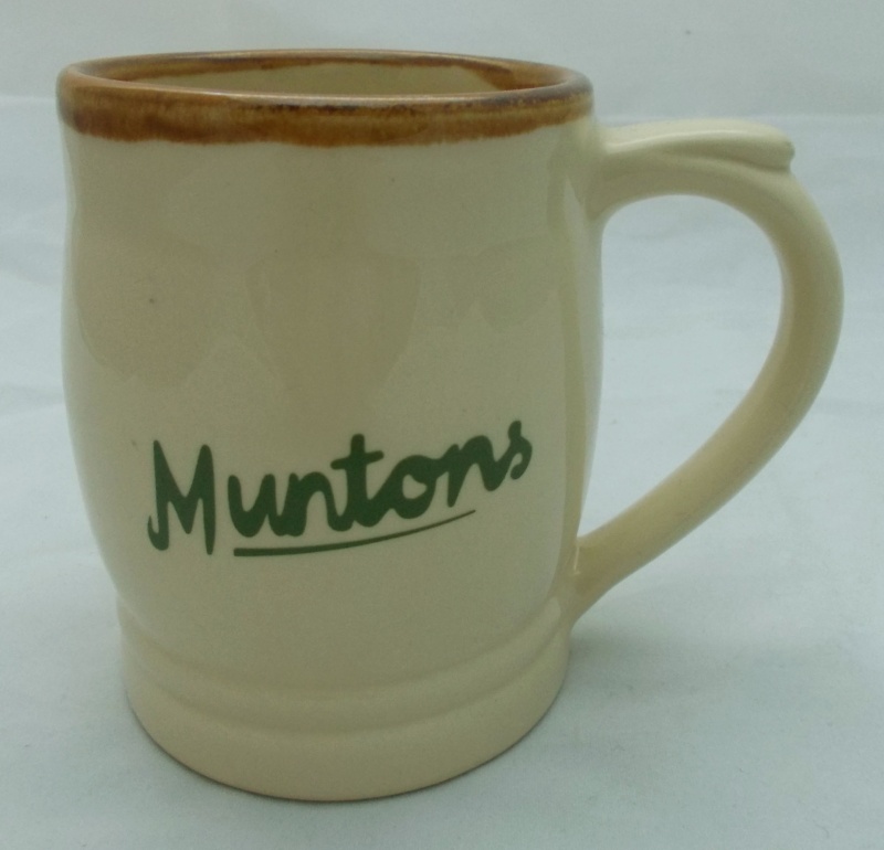 Who made this beige tankard with fish picture? Dscn6912