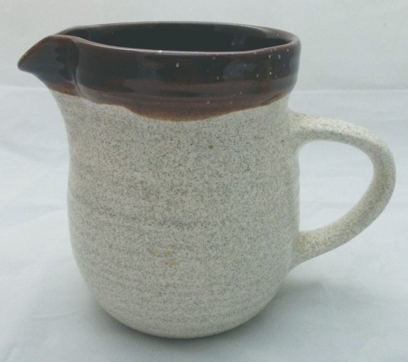 Who made this beige tankard with fish picture? Dscn6924