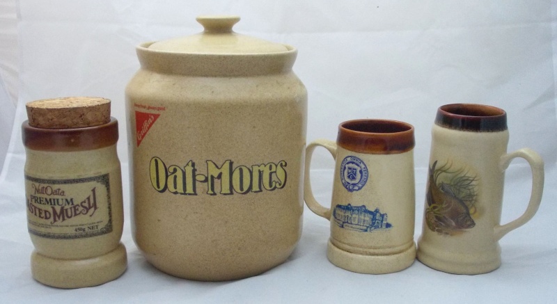 Who made this beige tankard with fish picture? Dscn7014