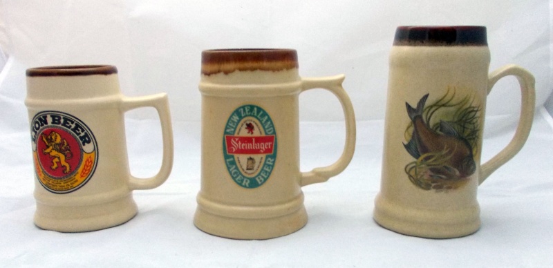 Who made this beige tankard with fish picture? Dscn7015