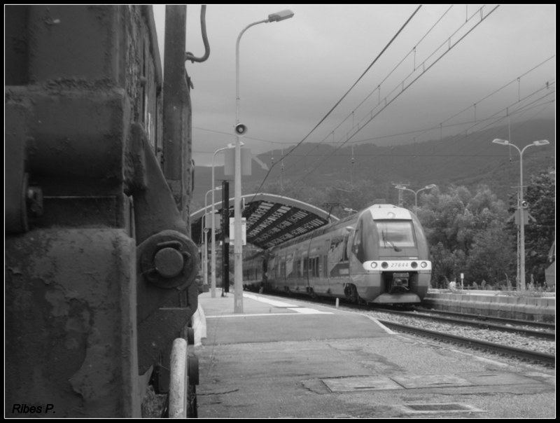 Pk 082,2 : Gare de Foix (09) - Page 10 Img_2427