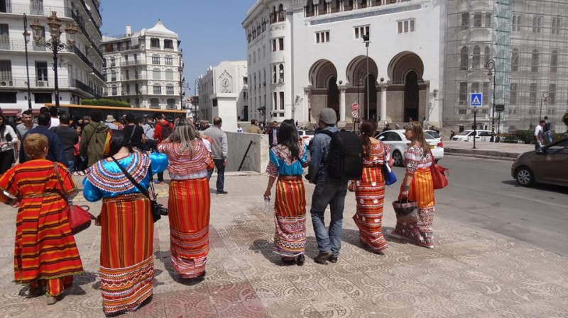  balade des femmes avec des robes kabyles  le 11 Avril 2015 à ALGER  1120