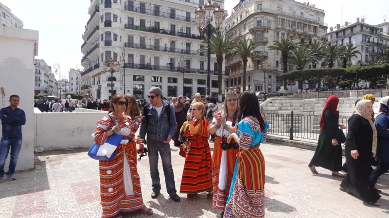  balade des femmes avec des robes kabyles  le 11 Avril 2015 à ALGER  1121