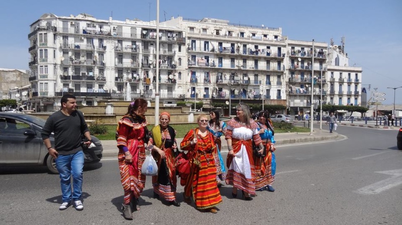  balade des femmes avec des robes kabyles  le 11 Avril 2015 à ALGER  1122