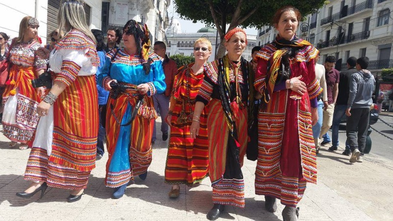  balade des femmes avec des robes kabyles  le 11 Avril 2015 à ALGER  1123