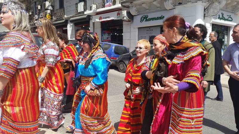  balade des femmes avec des robes kabyles  le 11 Avril 2015 à ALGER  1124