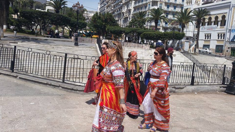  balade des femmes avec des robes kabyles  le 11 Avril 2015 à ALGER  1125