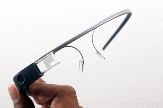 Luxottica helping Google build new Google Glass Luxott11