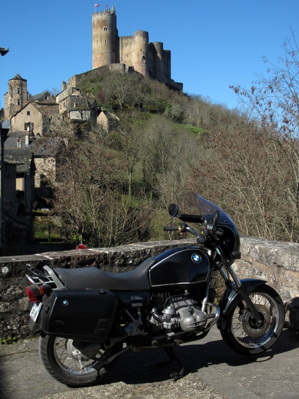 Photos de vous et de votre moto devant ....un château  - Page 8 Img_4714