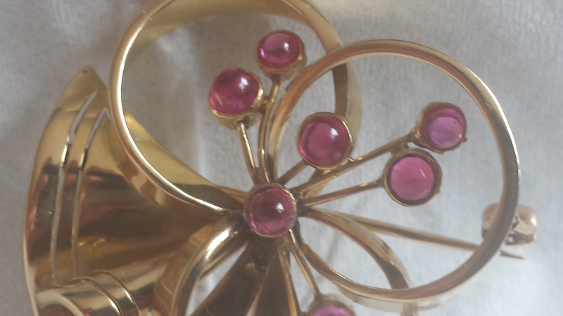 broche ancienne en or en forme de noeud avec rubis bourlote 20150512