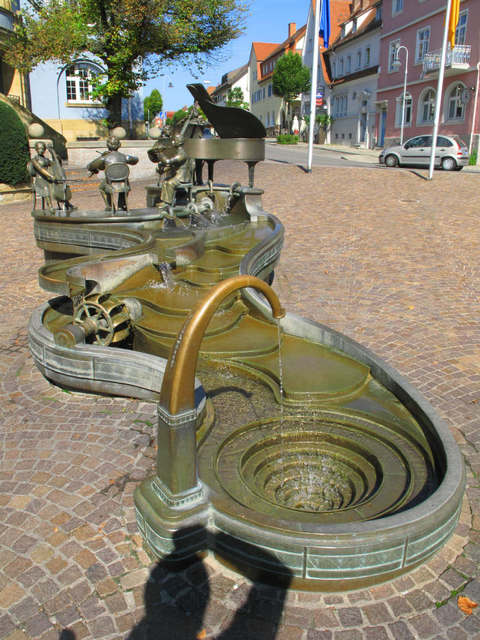 Une jolie fontaine. A_738510