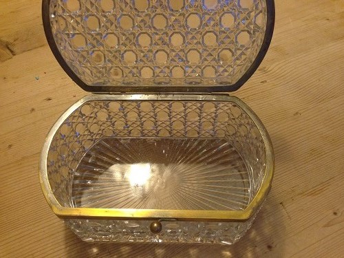 Does anyone recognise this probably french pressed/cut glass casket maker? Img_2511