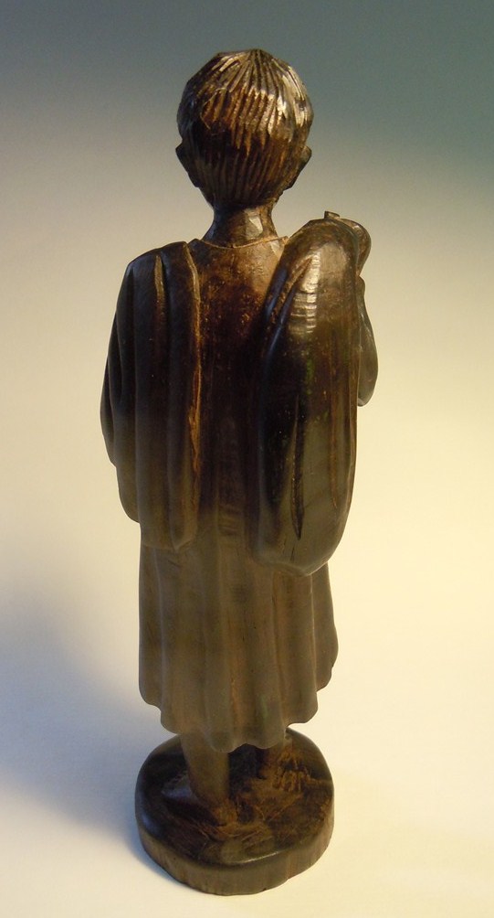 statuette en bois sculpté madagascar Dscn8429
