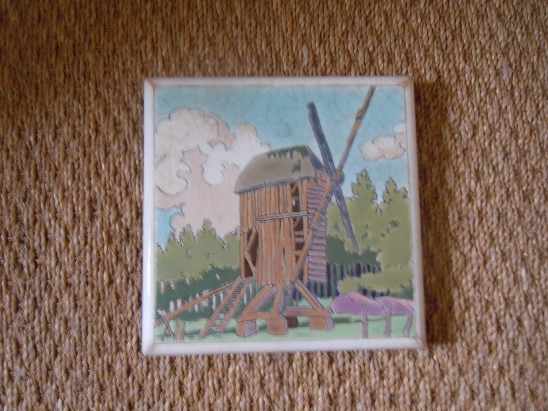 dessous de plat décor de moulin marqué d'un H made in Belgium Céramiques d'Hemixem, Gilliot Frères Dscn8610