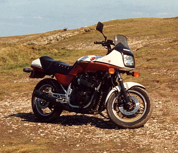 Moto flash 57 sept 1984 comparatif 6 / 750 Ma_suz10