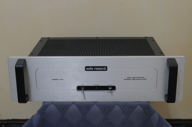 Audio Research PH1 solid state phono amplifier (Used) SOLD P1100341