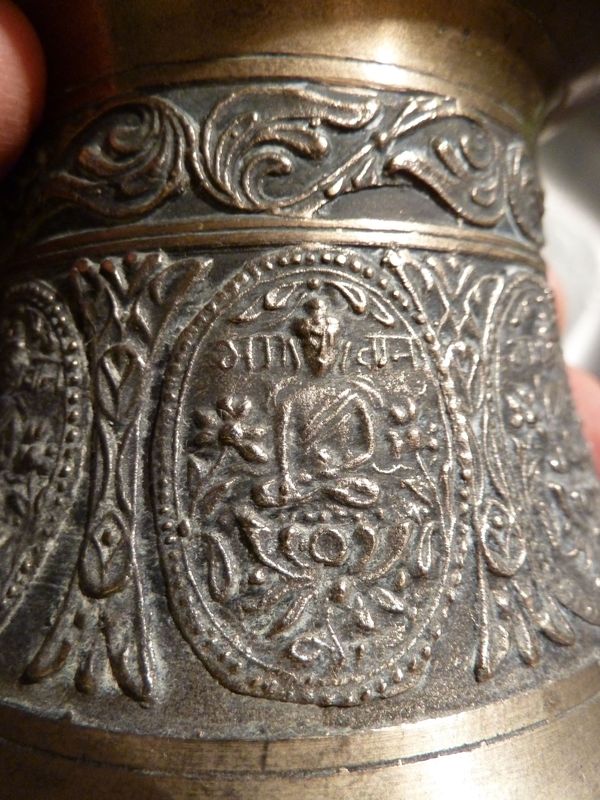 vase rituel bouddhiste ? laiton ou bronze ?  P1150111