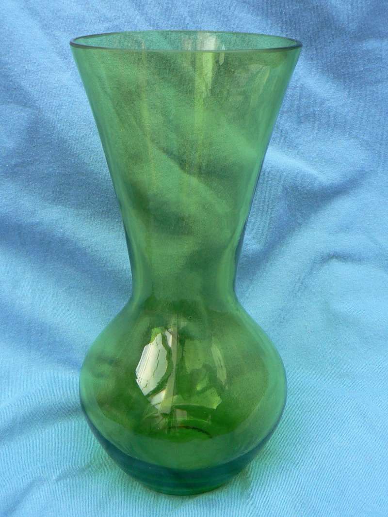 Bulbous glass vases,who's the maker P710