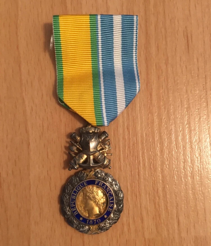 Médaille militaire à ruban mixte 17141610