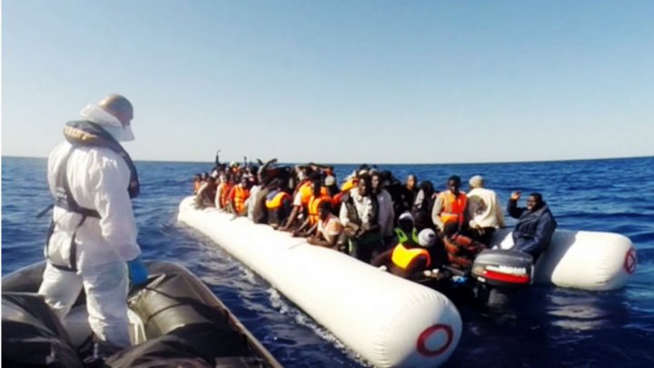 Le patrouilleur Francais Commandant Birot sauve 217 migrants 15050212